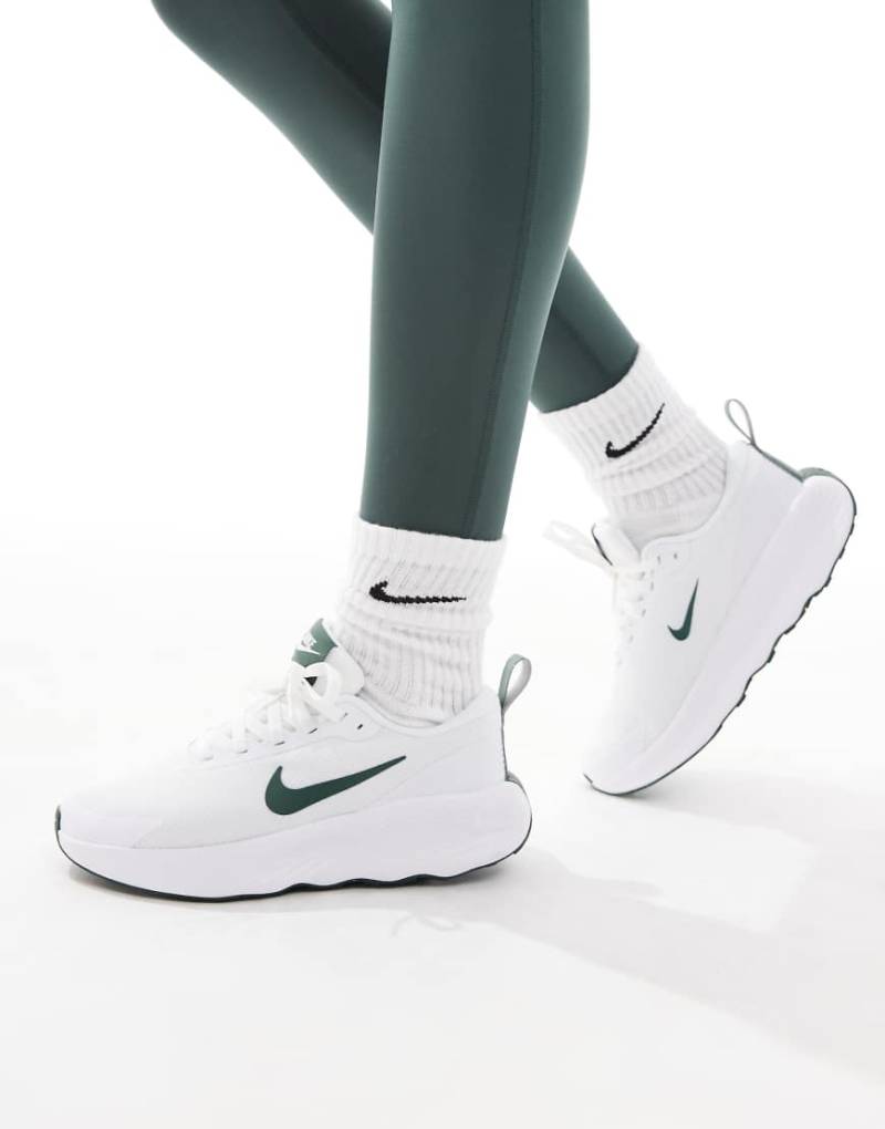 Nike Training - Promina - Sneaker in Weiß und Grün von Nike Training