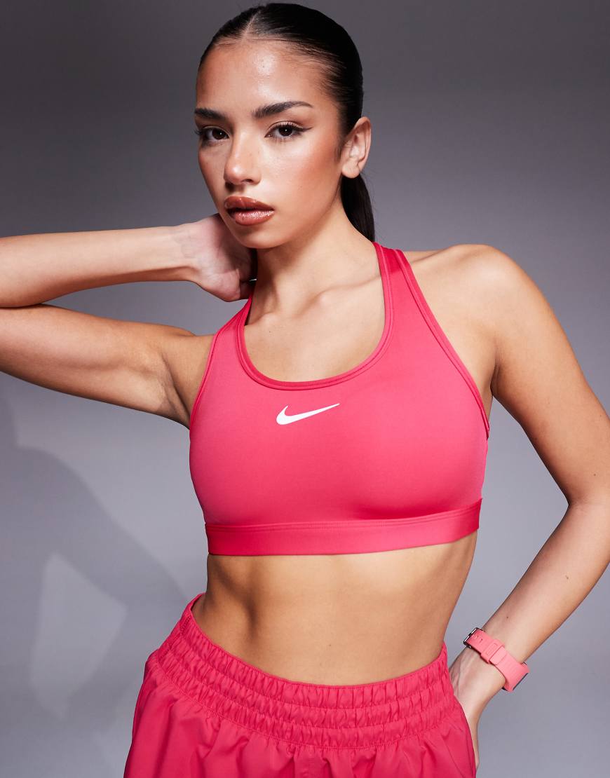 Nike Training - Rosa Sport-BH mit mittlerer Stützfunktion und Swoosh-Logo von Nike Training