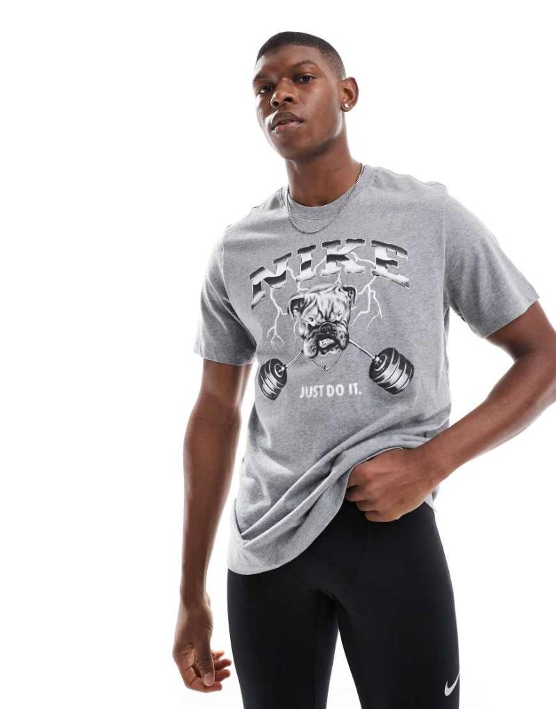 Nike Training - T-Shirt in Dunkelgrau mit Bulldoggen-Muster von Nike Training