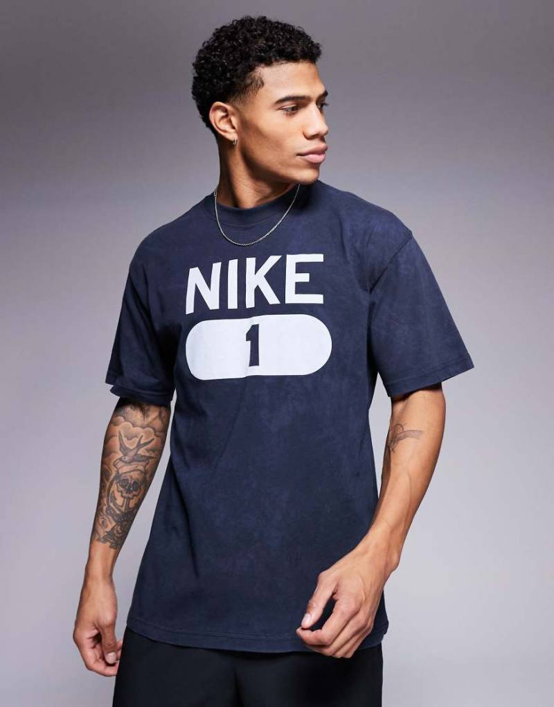 Nike - Training - T-Shirt mit Grafik in Schwarz von Nike Training