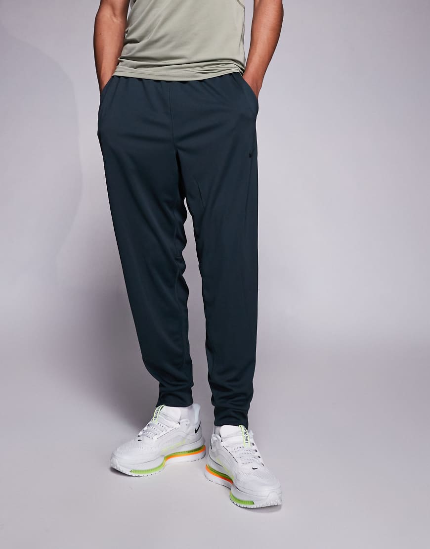 Nike Training - Totality Dri-FIT - Hose in Grün von Nike Training