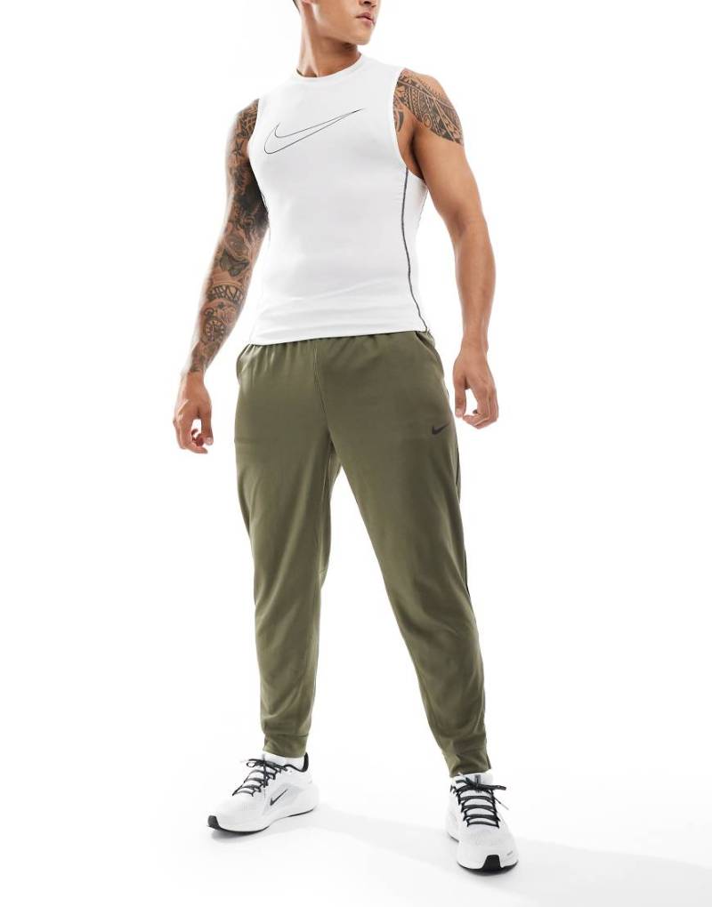 Nike Training - Totality - Jogginghose in Khaki-Grün von Nike Training