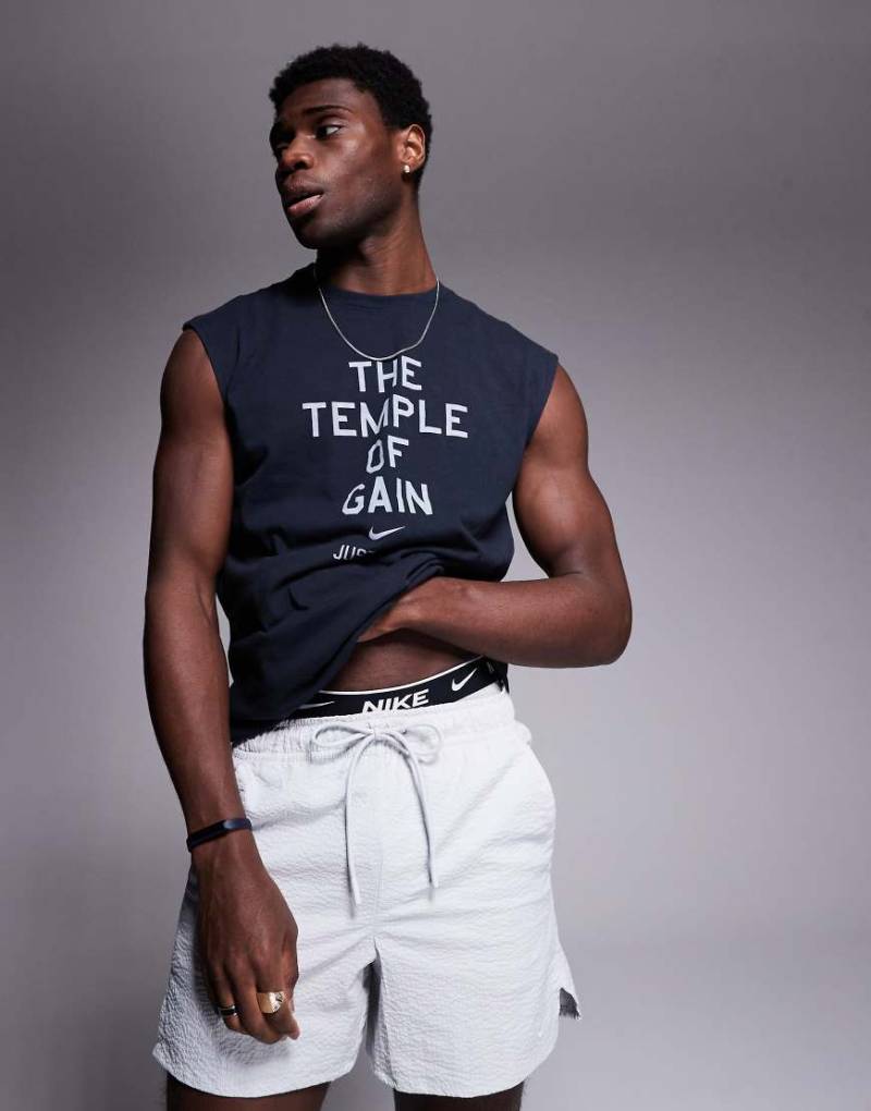 Nike Training - Unlimited Dri-FIT - Seersucker-Shorts in Grau, 5 Zoll Schrittlänge von Nike Training