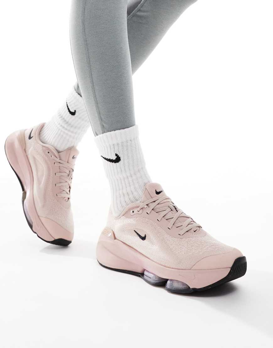 Nike Training - Versair - Premium-Sneaker in Rosa Nike Training - Versair - Premium-Sneaker in Rosa von Nike Training