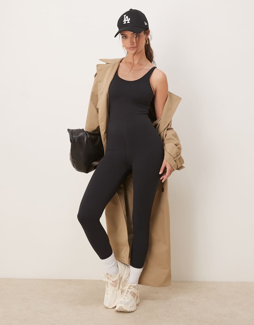 Nike Training - Zenvy Dri-FIT - Weicher Jumpsuit in Schwarz von Nike Training