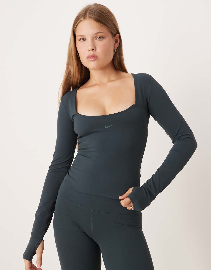 Nike - Zenvy Training Dri-FIT - Langarmshirt in Dunkelgrün von Nike Training