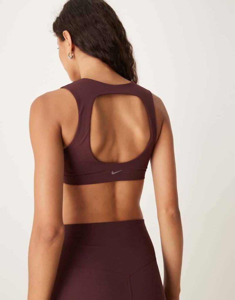 Nike Training - Zenvy - Sport-BH in Burgunderrot mit leichter Stützfunktion von Nike Training