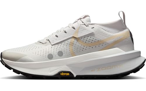 NIKE Damen Zegama 2 Sneaker, Vast Grey/Sanddrift-Summit White-Black, 44.5 EU NIKE Damen Zegama 2 Sneaker, Vast Grey/Sanddrift-Summit White-Black, 44.5 EU von NIKE