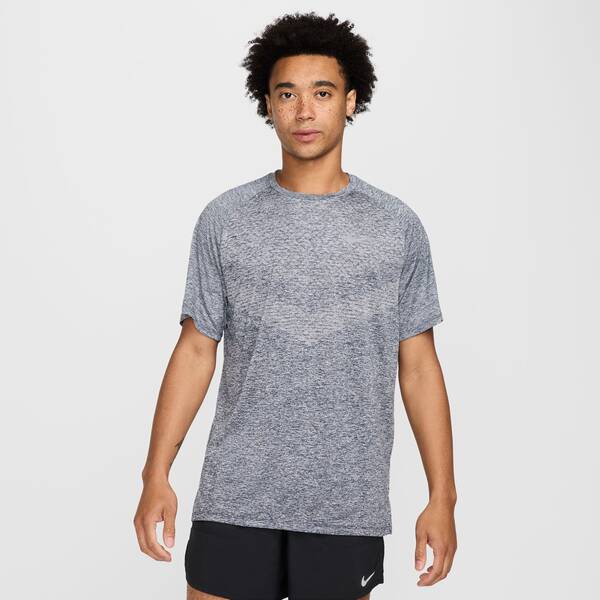 NIKE Herren Sweatshirt M NK DFADV STRIDE SS TOP von Nike