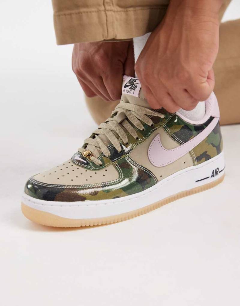 Nike - Air Force 1 '07' - Sneaker in Braun und Rosa-Brown von Nike