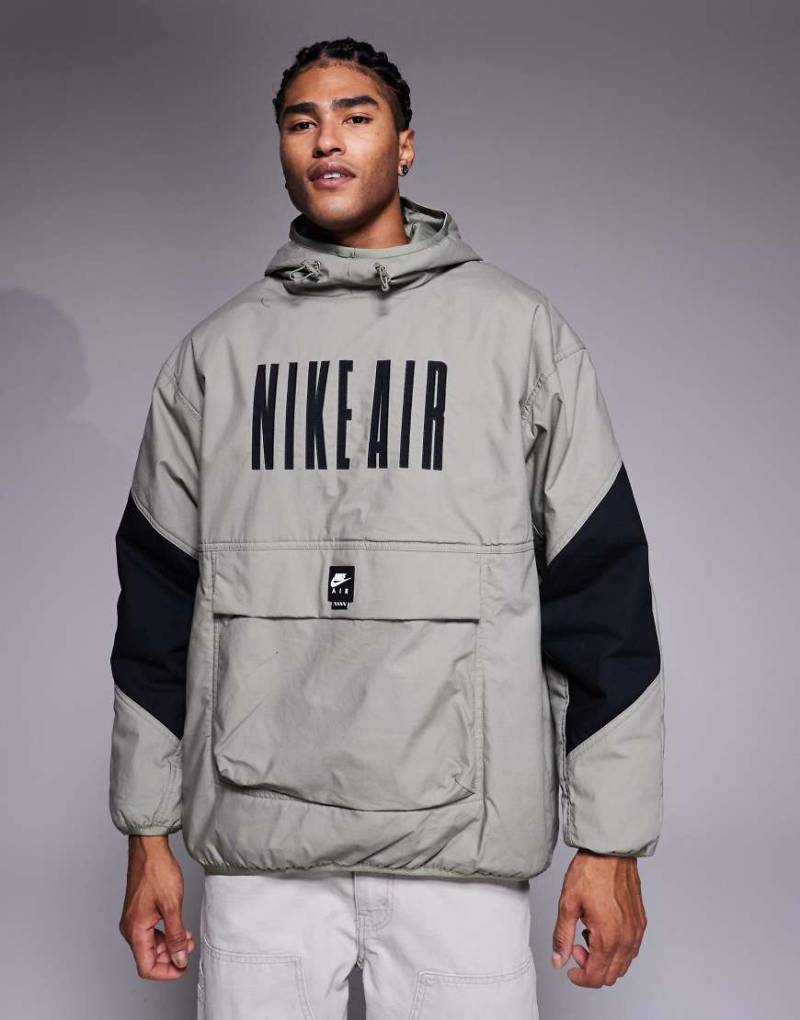 Nike - Air - Jacke aus Webstoff in Grau und Schwarz-Grün von Nike