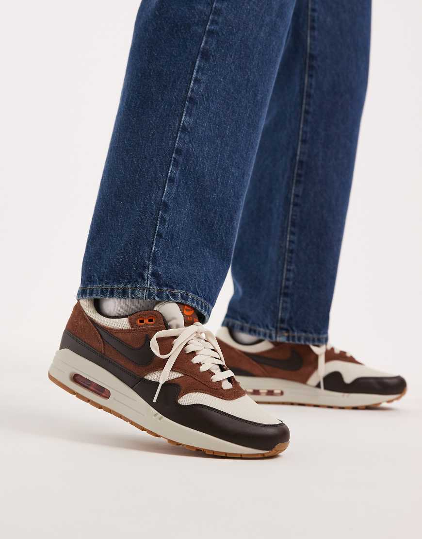 Nike - Air Max 1 - Sneaker in Braun und Wollweiß-Brown von Nike