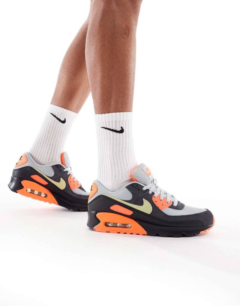 Nike - Air Max 90 - Sneaker in Grau, Schwarz und Orange von Nike