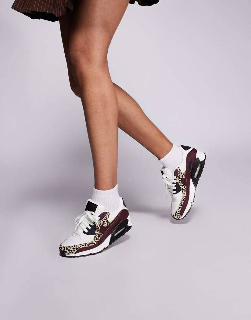 Nike - Air Max 90 - Sneaker in Weiß mit Leopardenmuster Nike - Air Max 90 - Sneaker in Weiß mit Leopardenmuster von Nike