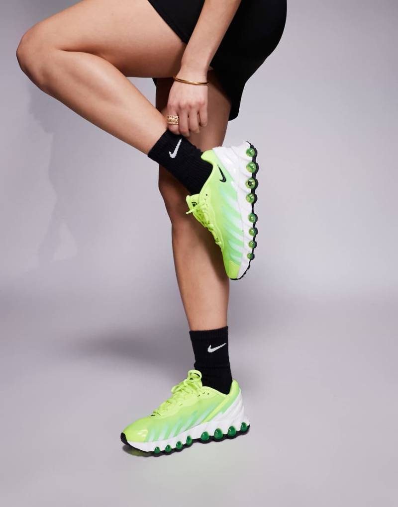 Nike - Air Max DN8 - Sneaker in Grün und Weiß von Nike