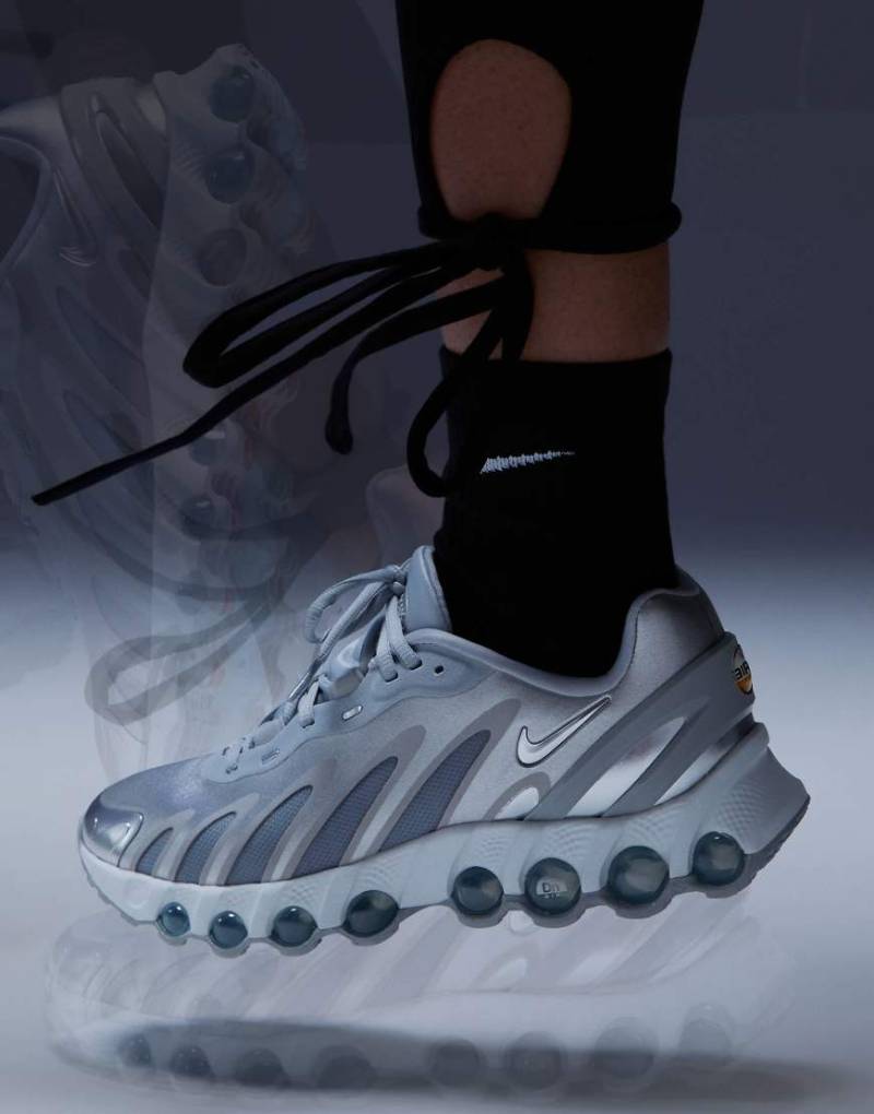 Nike - Air Max DN8 - Sneaker in Weiß und Silber von Nike