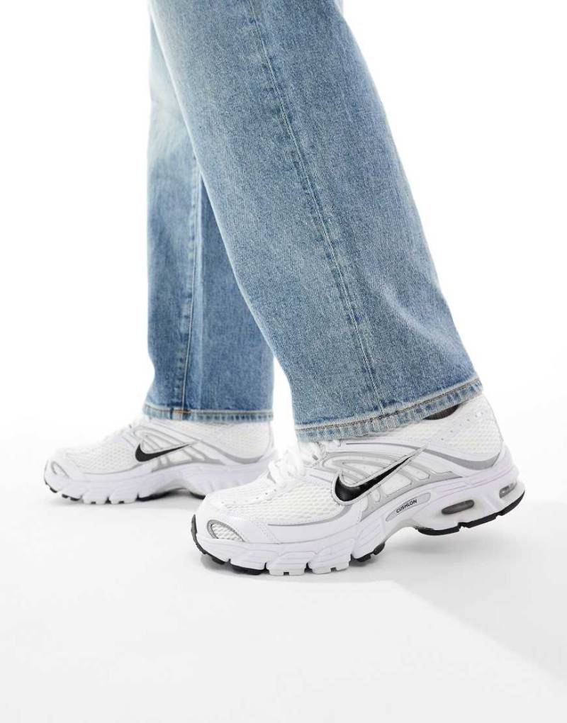 Nike - Air Max Moto 2K - Sneaker in Weiß und Silber von Nike