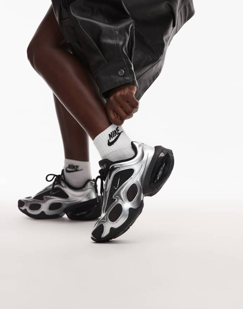 Nike - Air Max Muse - Unisex-Sneaker in Schwarz und Metallic-Silber von Nike