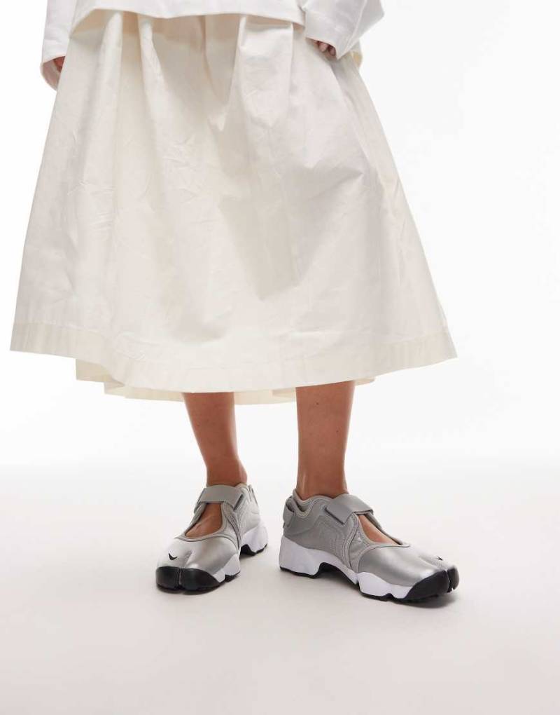 Nike - Air Rift - Unisex - Sneaker in Silber von Nike