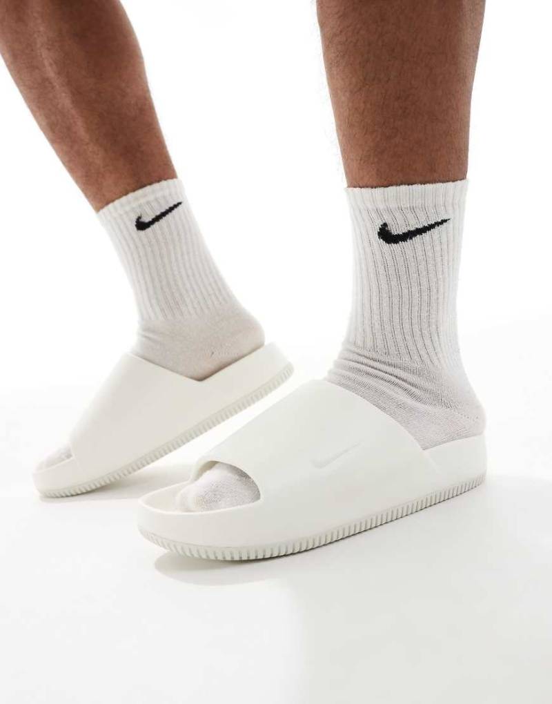 Nike - Calm - Slider in Weiß von Nike