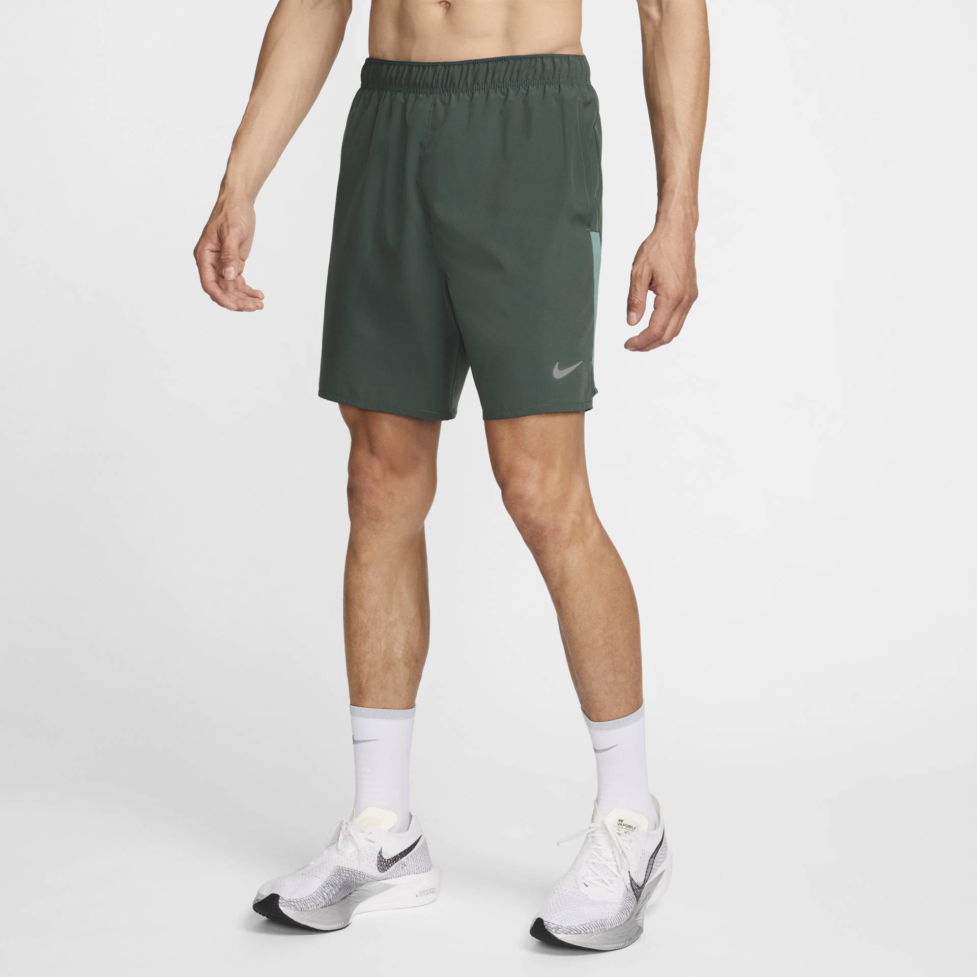 Nike Challenger Dri-FIT-Laufshorts mit Futter für Herren (ca. 18 cm) - Grün von Nike