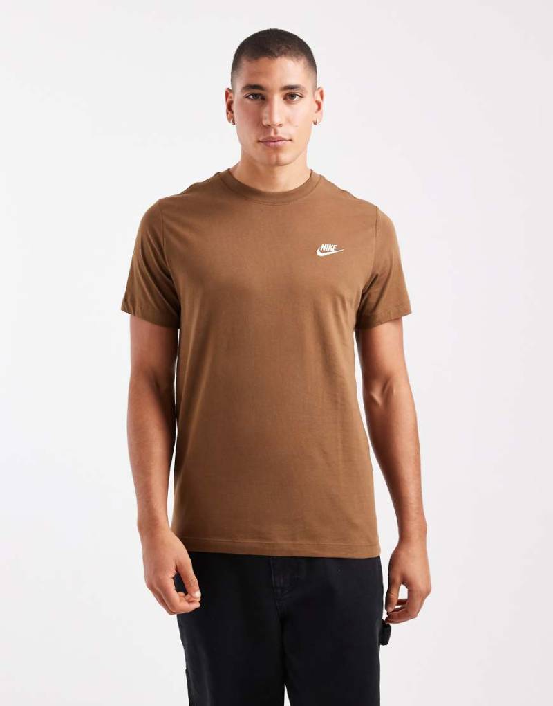 Nike - Club - Braunes T-Shirt-Brown von Nike
