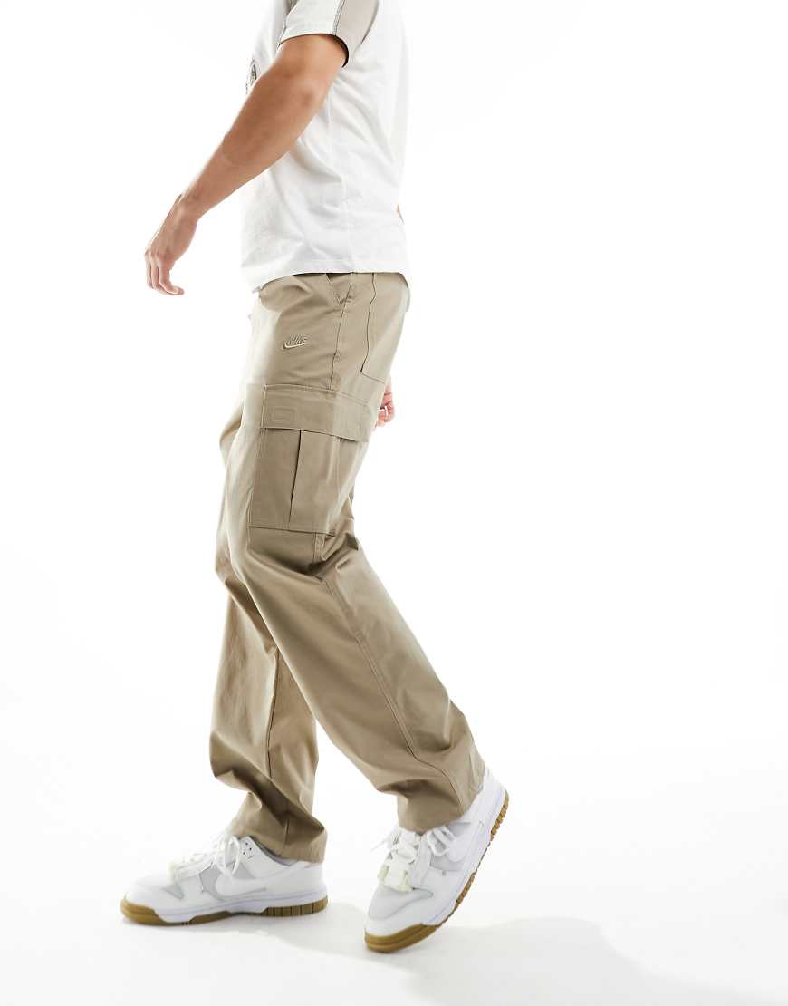 Nike - Club - Cargohose aus Webstoff in Khaki-Grün Nike - Club - Cargohose aus Webstoff in Khaki-Grün von Nike