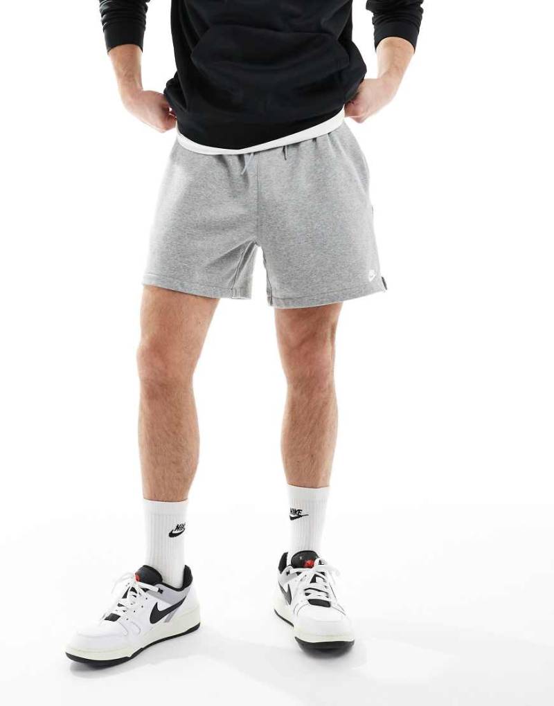 Nike Club - Shorts aus French Terry in Grau von Nike