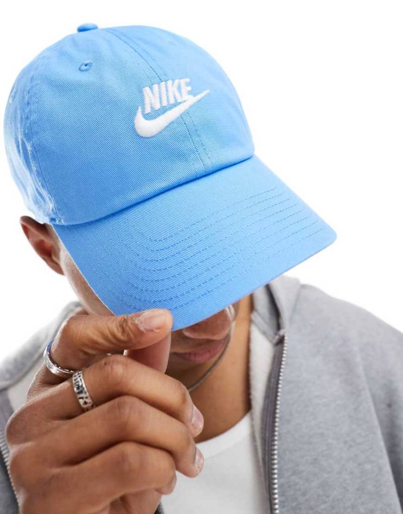 Nike Club - Kappe in Hellblau mit Swoosh-Logo von Nike