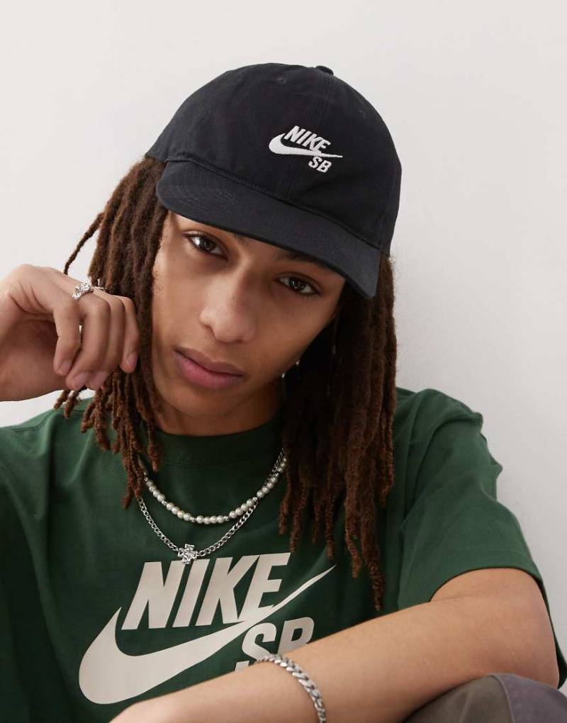 Nike - Club - Kappe in Schwarz mit Swoosh-Logo von Nike