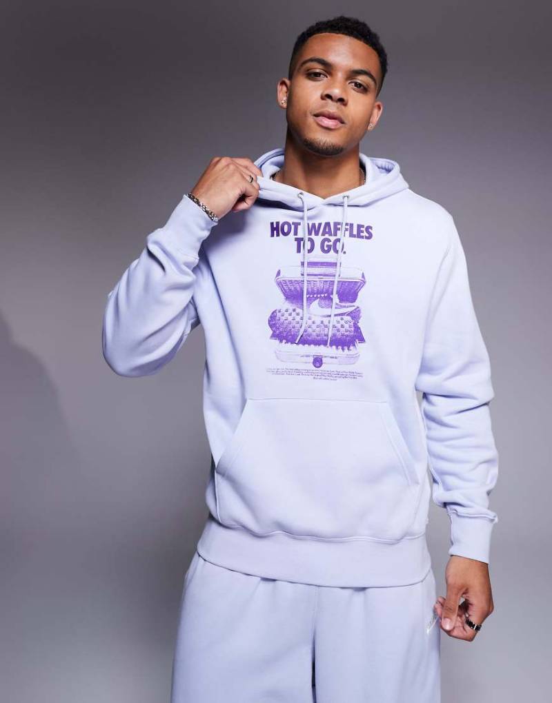 Nike Club - Kapuzenpullover in Flieder mit Grafik-Lila von Nike