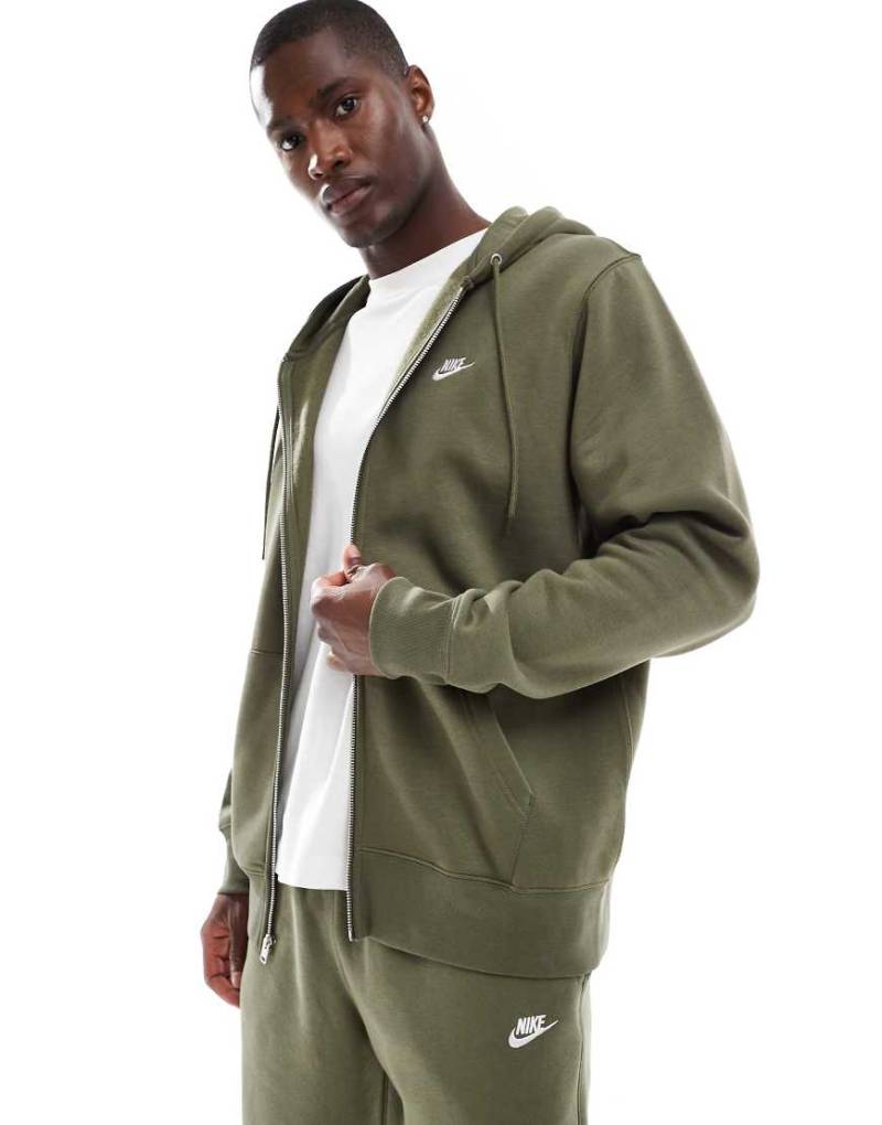 Nike - Club - Kapuzenpullover in Khaki mit durchgängigem Reißverschluss-Grün von Nike