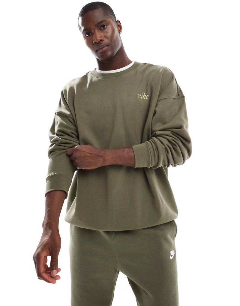 Nike Club - Oversize-Sweatshirt in Khaki mit Rundhalsausschnitt-Grün von Nike