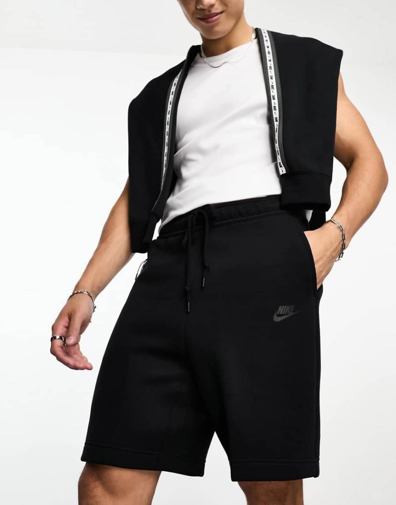 Nike - Club - Shorts aus Tech Fleece in Schwarz von Nike
