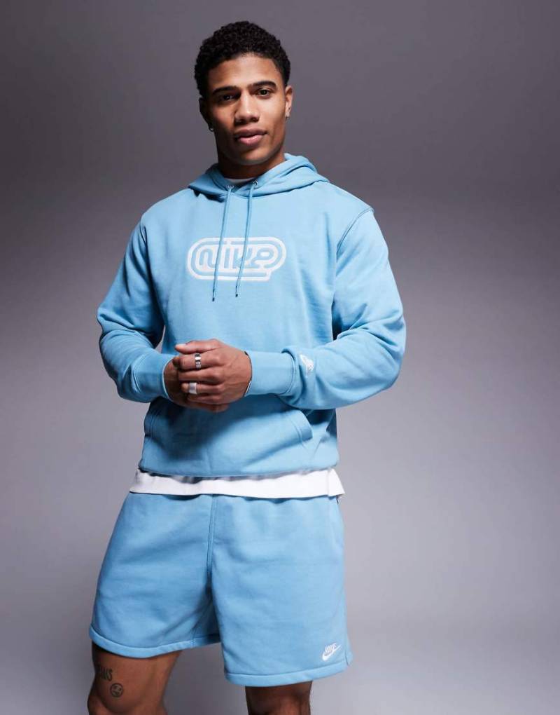 Nike Club - Shorts aus French Terry in Blau-Grau von Nike