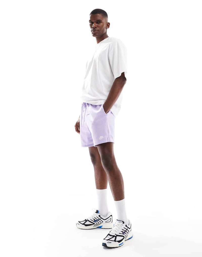 Nike Club - Shorts aus French Terry in Flieder-Lila von Nike