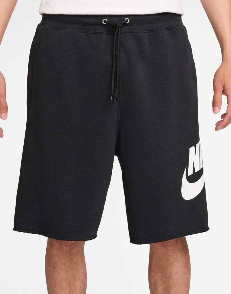 Nike Club - Shorts aus French Terry in Schwarz mit großem Logo von Nike