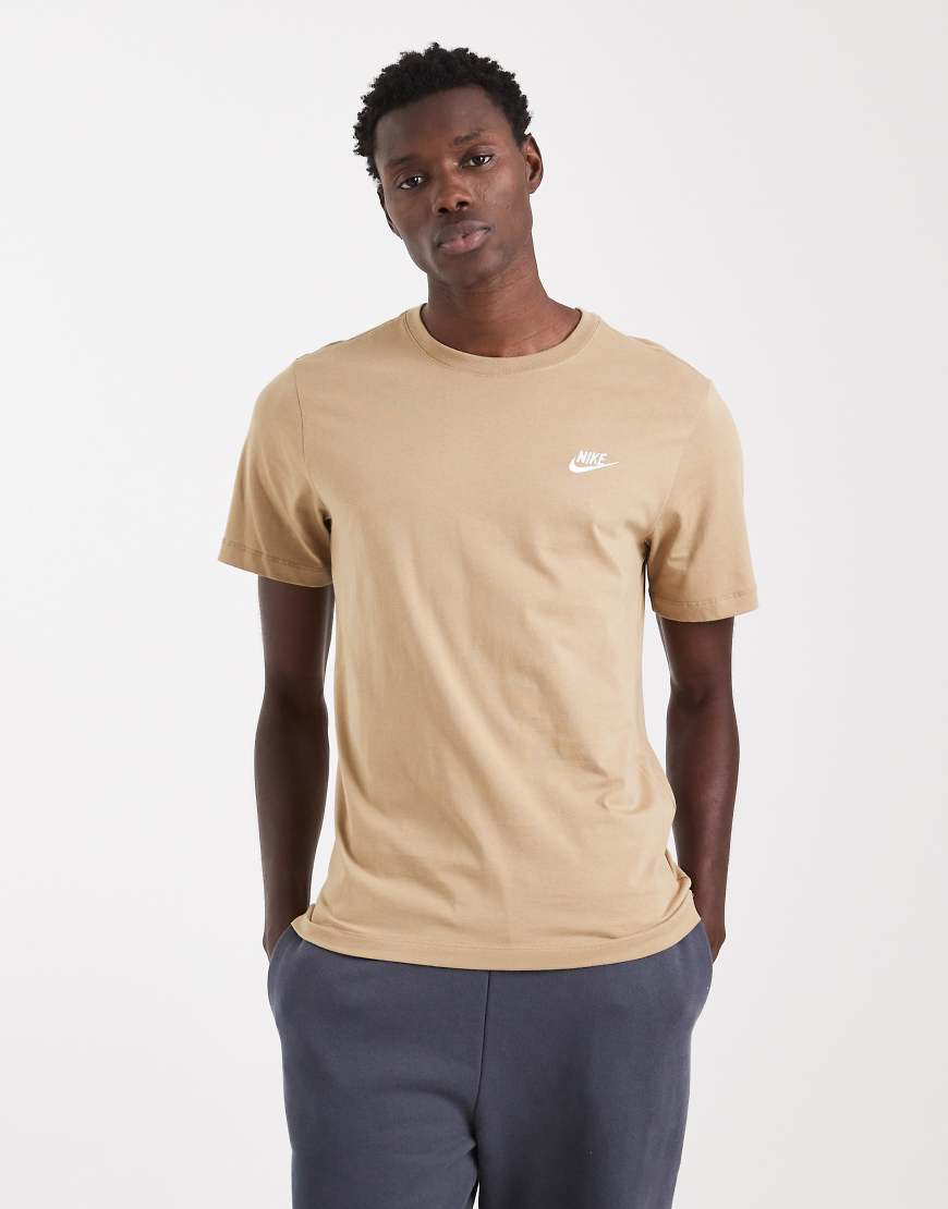 Nike - Club - T-Shirt in Beige-Neutral von Nike