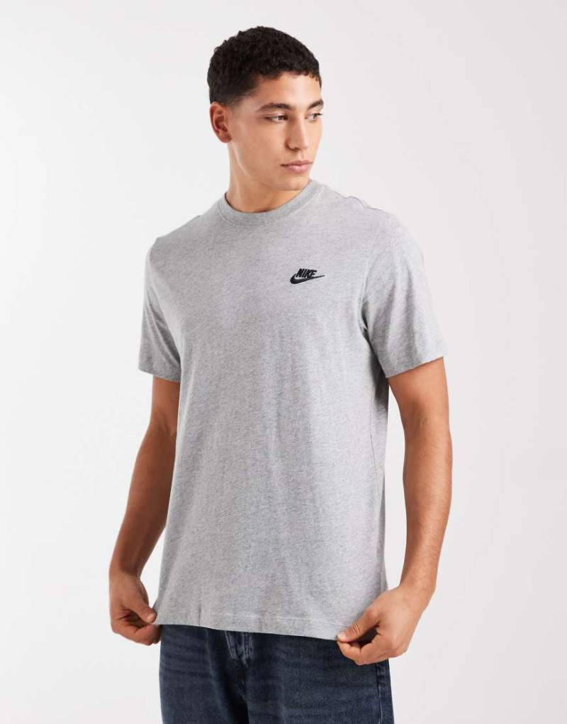 Nike - Club - T-Shirt in Grau von Nike
