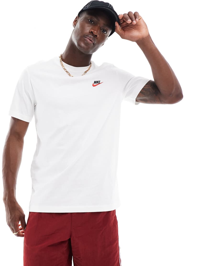 Nike - Club - T-Shirt in Weiß von Nike