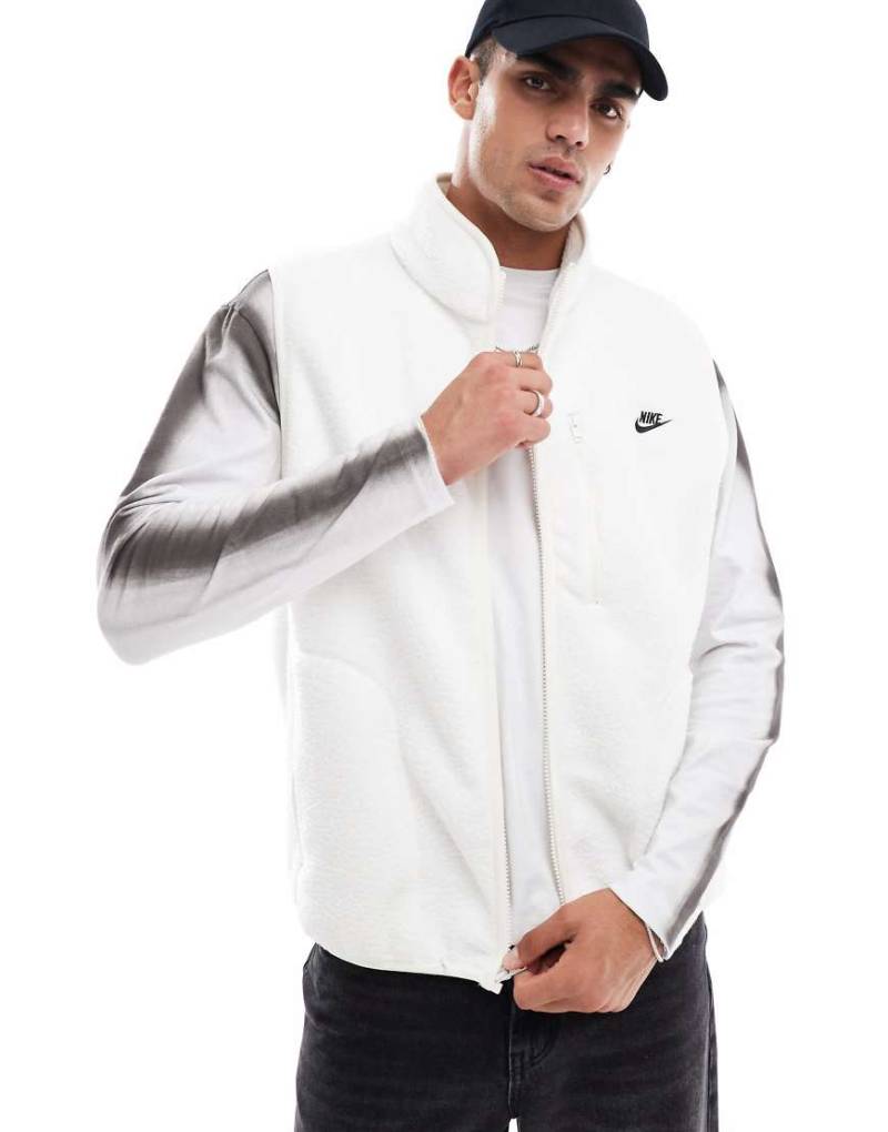 Nike Club - Fleece-Weste in Wollweiß von Nike