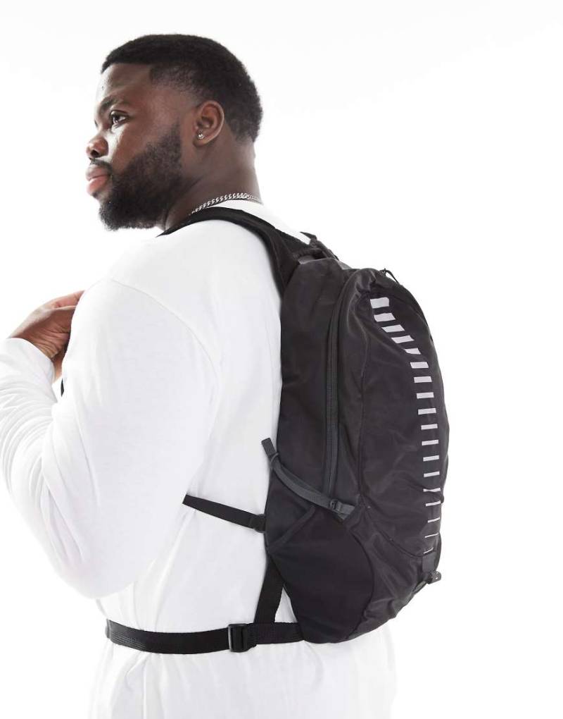 Nike - Commuter-Rucksack in Schwarz und Silber, 15 l von Nike