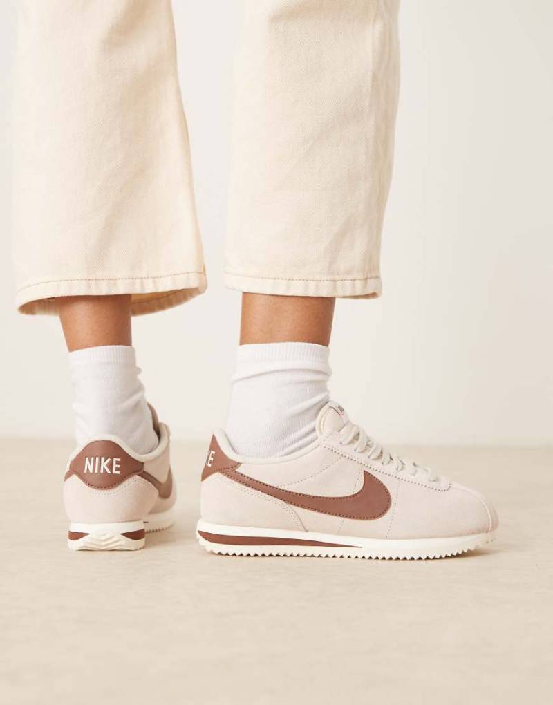 Nike - Cortez Suede - Sneaker in Beige und Braun-Neutral von Nike
