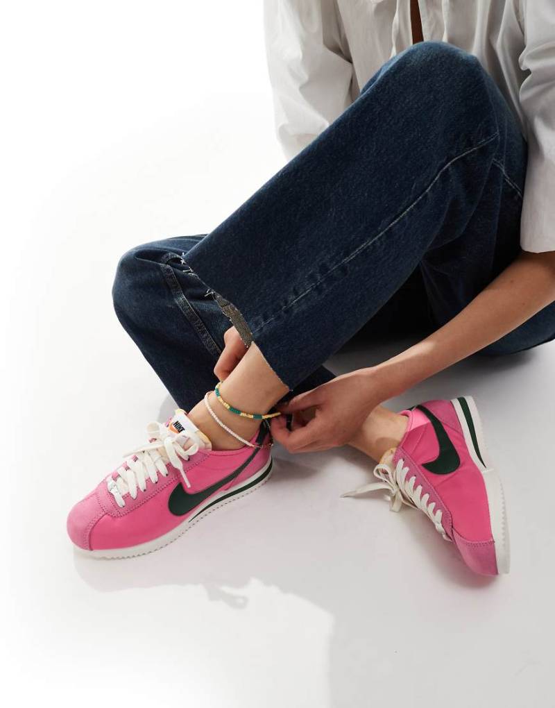 Nike - Cortez - Unisex-Sneaker in Rosa und Grün von Nike