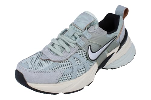 Nike Damen V2K Run Sneaker Fn6703 Sneaker, Light Pumice Chrome 003, 36 EU von Nike