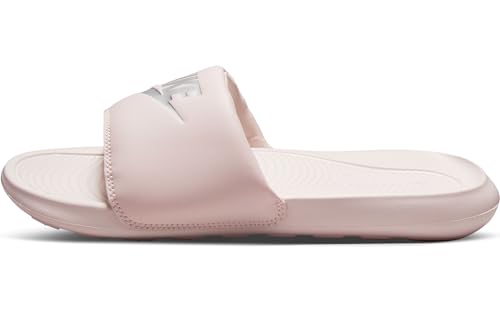 Nike Damen Victori One Slide Sandal, Barely Rose/Metallic Silver-Barely Rose, 43 EU von NIKE