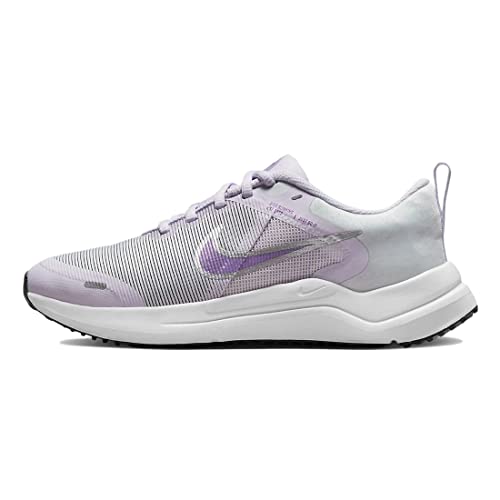 Nike Downshifter 12 Walking-Schuh, Violet Frost/Metallic Silver, 38.5 EU Nike Downshifter 12 Walking-Schuh, Violet Frost/Metallic Silver, 38.5 EU von Nike