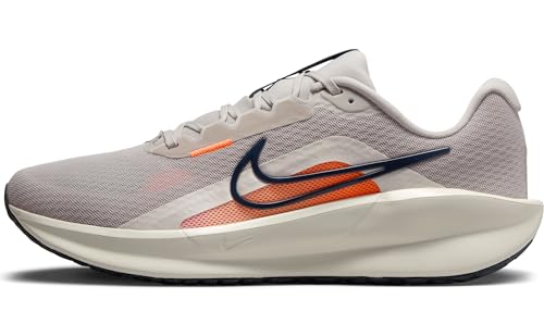 Nike Downshifter 13 Herren Straßenlaufschuh, Lt Iron Ore/Thunder Blue-Total Orange, 46 EU Nike Downshifter 13 Herren Straßenlaufschuh, Lt Iron Ore/Thunder Blue-Total Orange, 46 EU von Nike