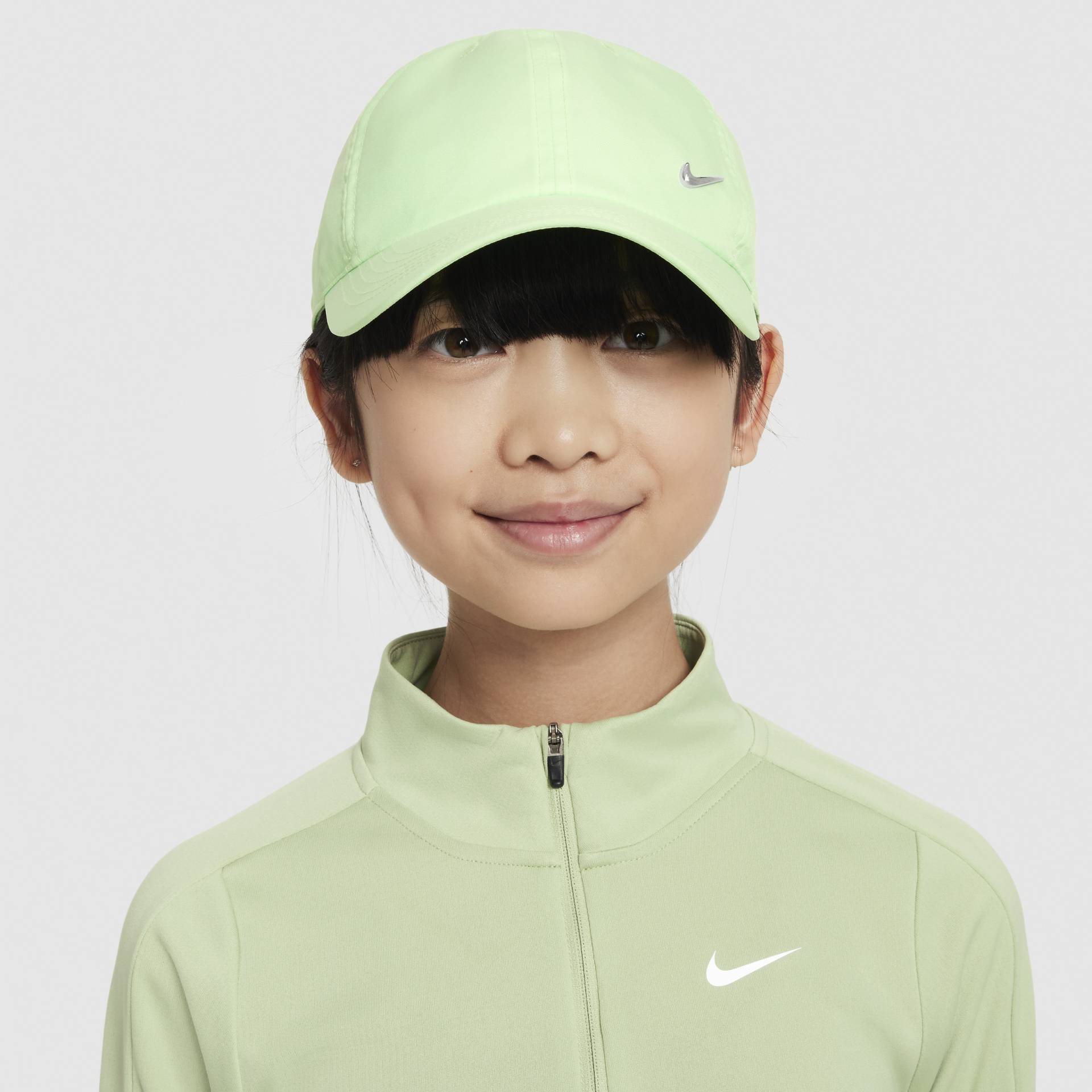 Nike Dri-FIT Club unstrukturierte Metall-Swoosh-Cap für Kinder - Grün von Nike