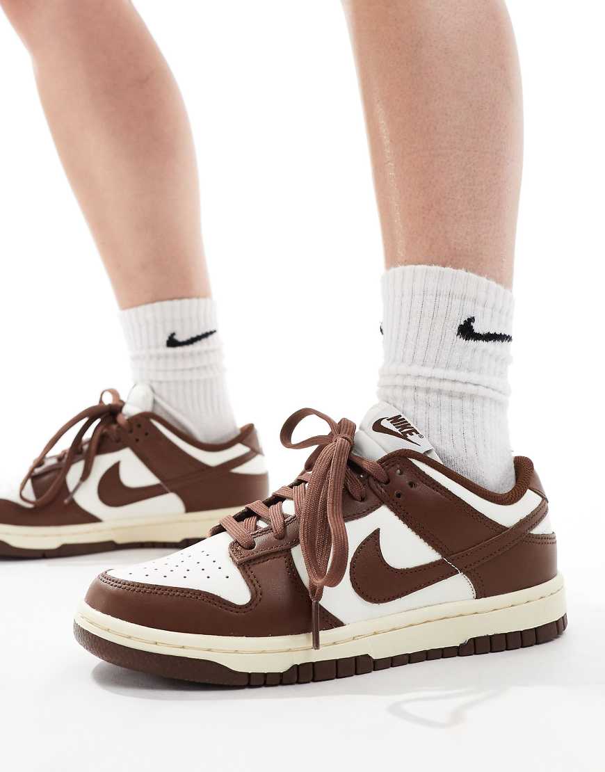 Nike - Dunk Low Retro - Sneaker in Weiß und Braun von Nike